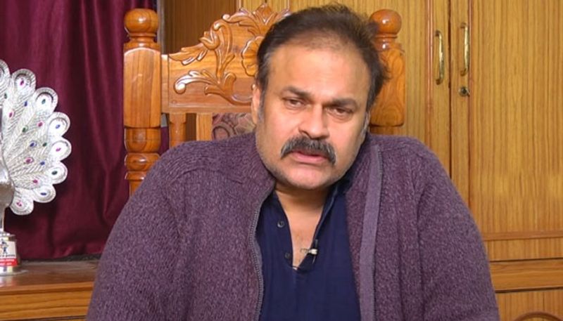 తాను సైతం ప్రధాని మోదీ దారిలో ప్రయాణించాలనుకుంటున్నట్లు మెగా బ్రదర్ ప్రకటించారు. ట్విట్టర్, ఫేస్ బుక్, ఇన్స్టాగ్రామ్ ఖాతాల్లో కోట్లాది మంది ఫాలోవర్లను సంపాదించుకున్న ప్రధానమంత్రి నరేంద్ర మోదీ... తాను వాటినుంచి తప్పుకోవాలని అనుకుంటున్నానని ట్వీట్ చేసిన విషయం తెలిసిందే. వచ్చే ఆదివారం నుంచి సోషల్ మీడియాకు దూరంగా ఉండాలని అనుకుంటున్నానని ఆయన ప్రకటించారు.