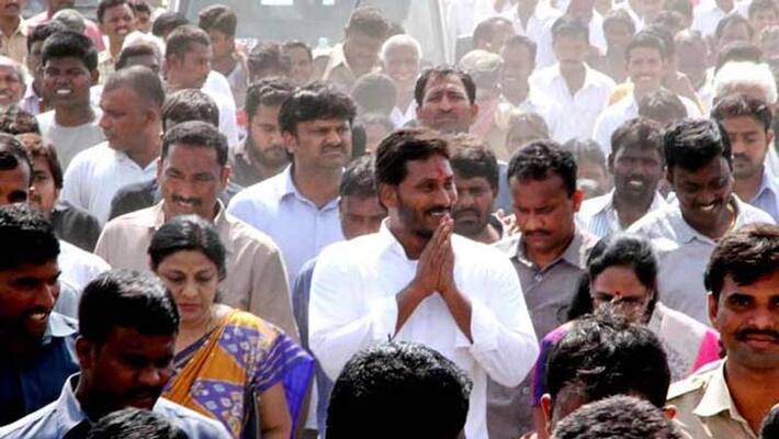 telangana ycp leaders visits tirumala to pray for jagan telangana ycp leaders visits tirumala to pray for jagan