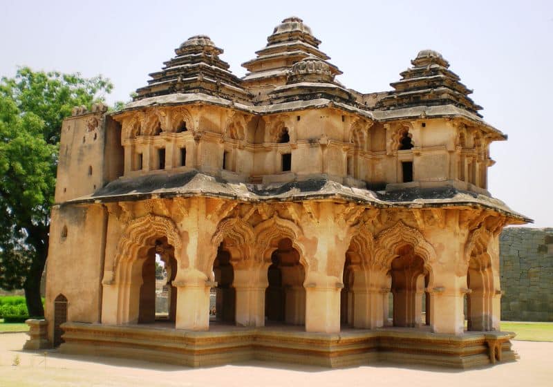 Hampi is another UNESCO World Heritage site located in Karnataka. It lies within the prosperous kingdom of Vijayanagar.  Hampi has a collection of heritage sites depicting the excellent Dravidian style of art and architecture.