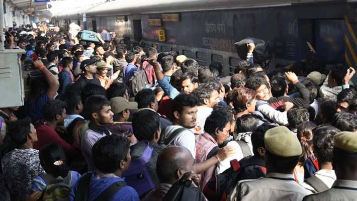 Watch: Women disrupt Mumbai train services over seats Watch: Women disrupt Mumbai train services over seats