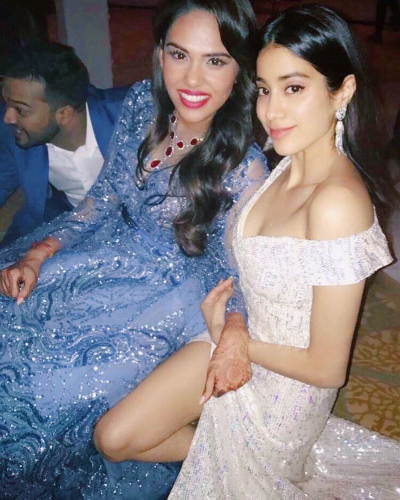 janhvi kapoor latest instgram photos