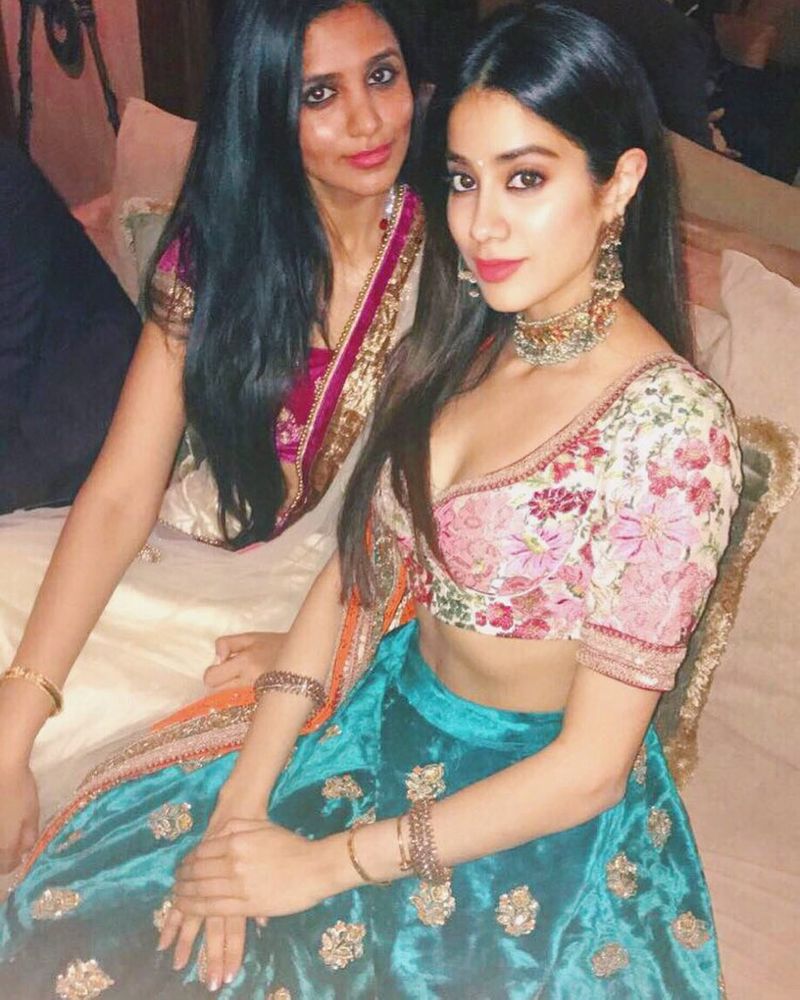 janhvi kapoor latest instgram photos