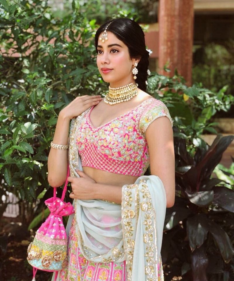 janhvi kapoor latest instgram photos
