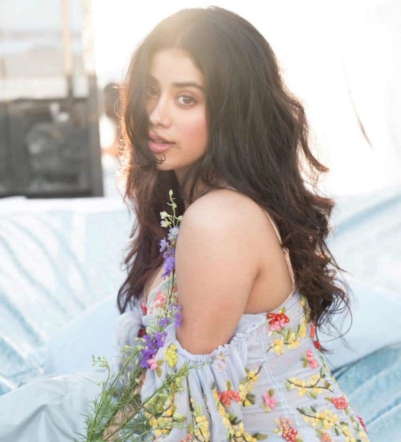 janhvi kapoor latest instgram photos