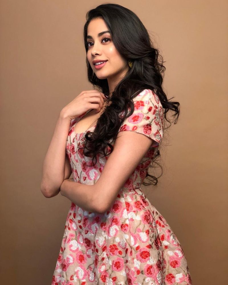 janhvi kapoor latest instgram photos