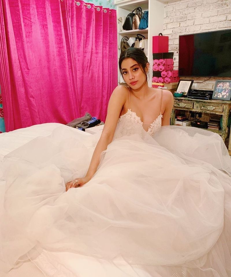 janhvi kapoor latest instgram photos