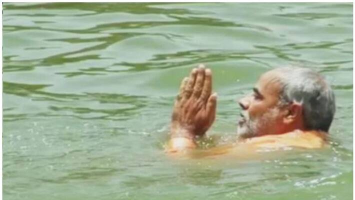 narendra modi Takes Holy Dip at Kumbh Mela 2019 is fake news narendra modi Takes Holy Dip at Kumbh Mela 2019 is fake news