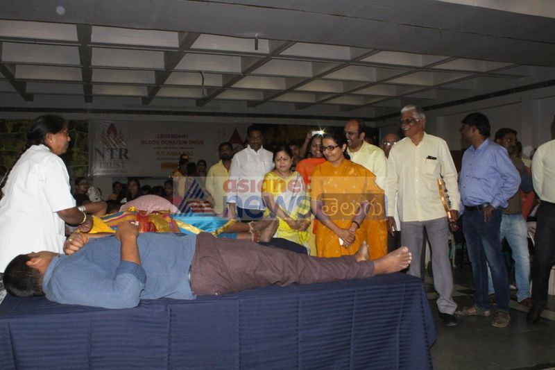 Nara Bhubaneswari at NTR trust Bhawan,at legend blood donation camp
