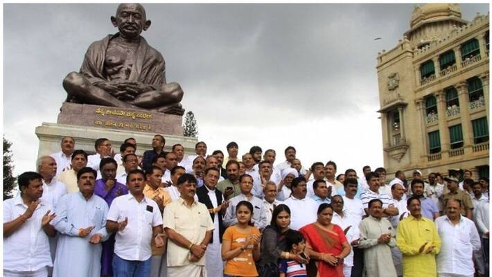 Setback for Karnataka Congress: MLAs still kept on resort Setback for Karnataka Congress: MLAs still kept on resort