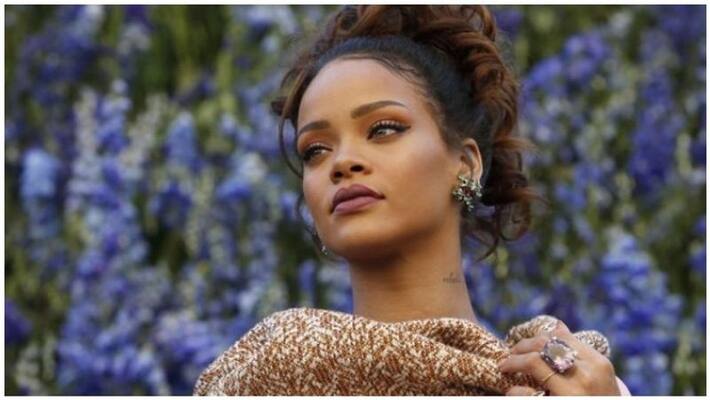 pop singer rihana topless photo create new issue pop singer rihana topless photo create new issue