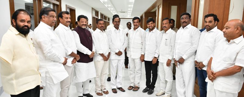 gajwel congress leader onteru prathap reddy joined in trs