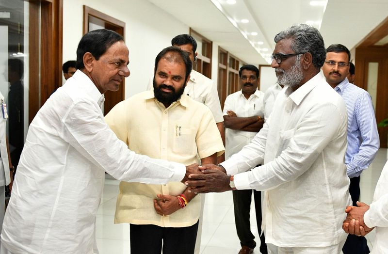 gajwel congress leader onteru prathap reddy joined in trs
