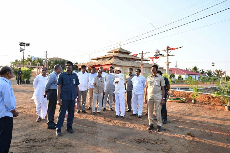 KCR supervises the arrangeemnts made for Chandiayagam