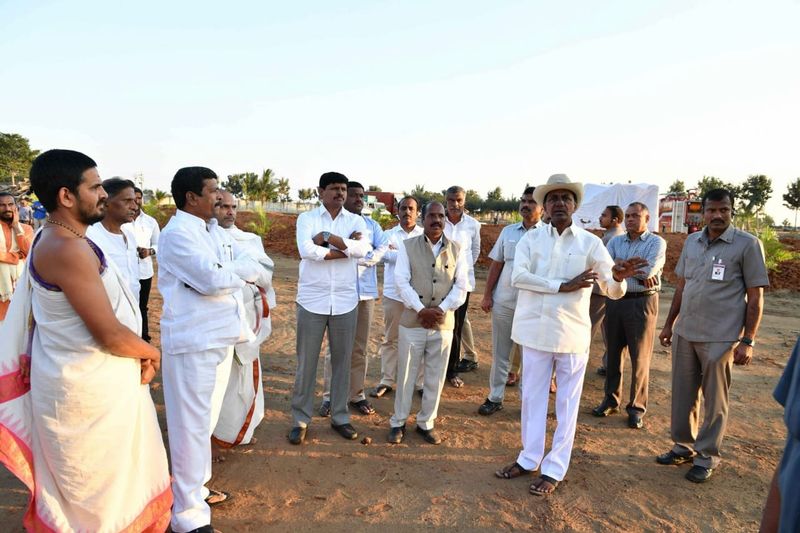 KCR supervises the arrangeemnts made for Chandiayagam