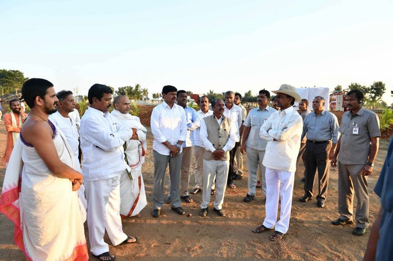 KCR supervises the arrangeemnts made for Chandiayagam