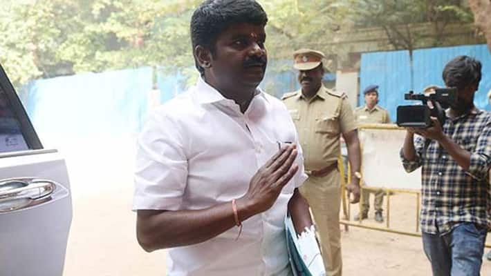 Ambulances lined up .. successive casualties .. no Vijayabaskar? Longing officers Ambulances lined up .. successive casualties .. no Vijayabaskar? Longing officers