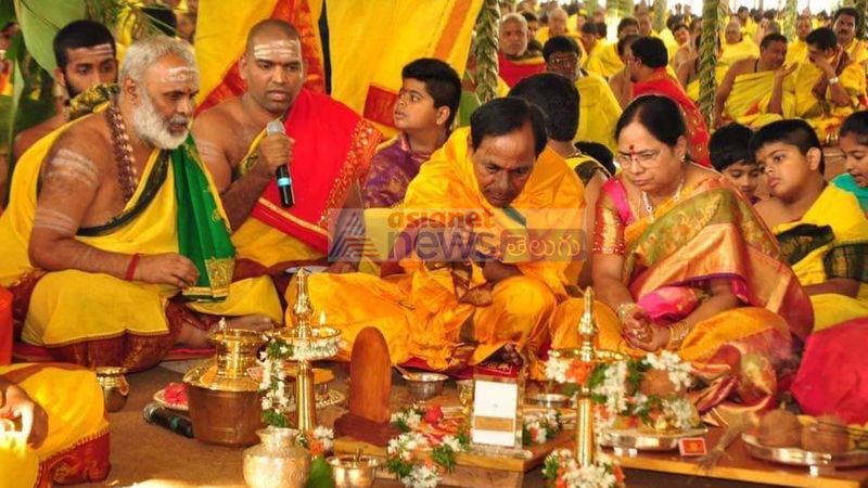 Harish Rao and KTR in KCR's Sahasra Chandiyagam