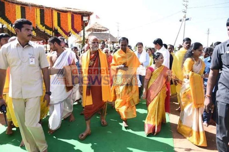 Harish Rao and KTR in KCR's Sahasra Chandiyagam