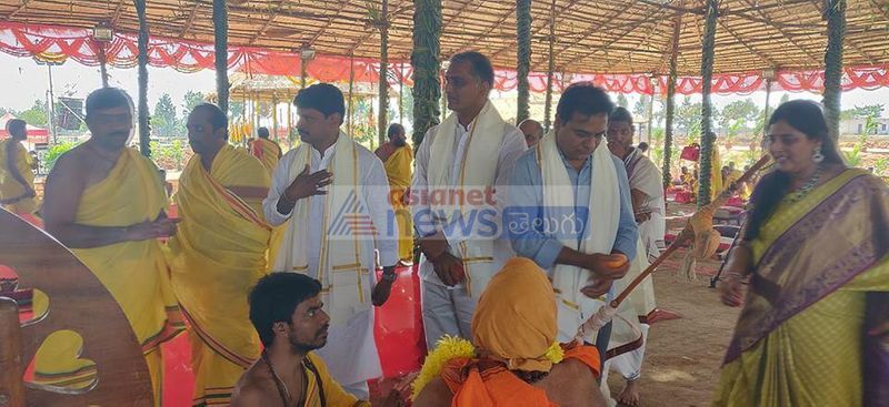 Harish Rao and KTR in KCR's Sahasra Chandiyagam