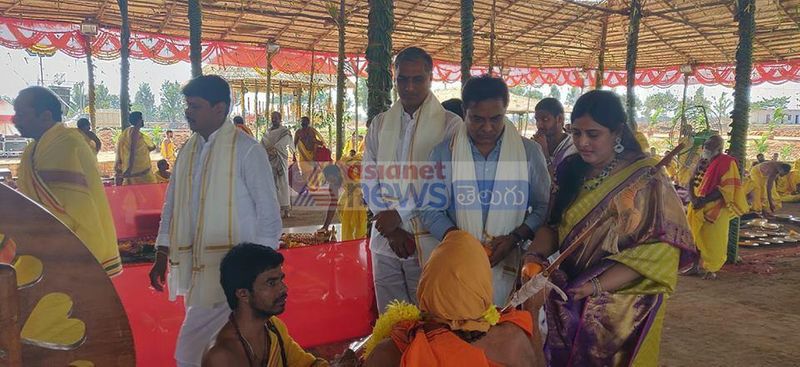 Harish Rao and KTR in KCR's Sahasra Chandiyagam