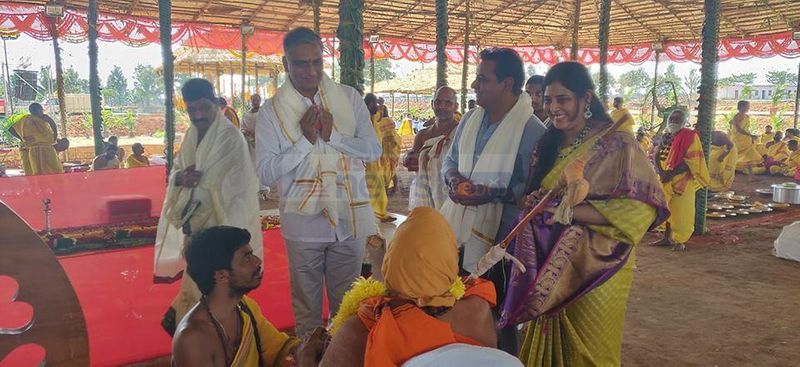 Harish Rao and KTR in KCR's Sahasra Chandiyagam