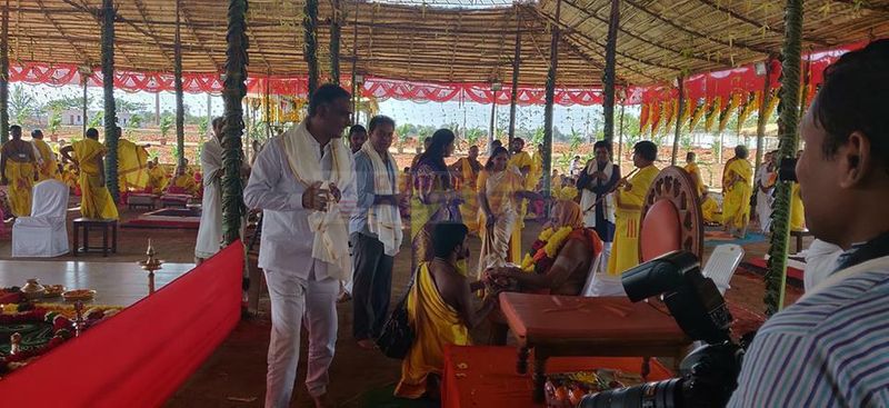 Harish Rao and KTR in KCR's Sahasra Chandiyagam