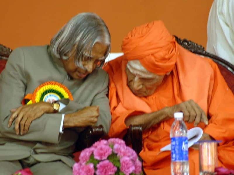 4. In 2007, the state government announced the institution of Shivakumara Swamiji Prashasti, the centennial anniversary of Swamiji. Former President of India, APJ Abdul Kalam had visited Tumakuru and praised Swamiji for the humanitarian support.