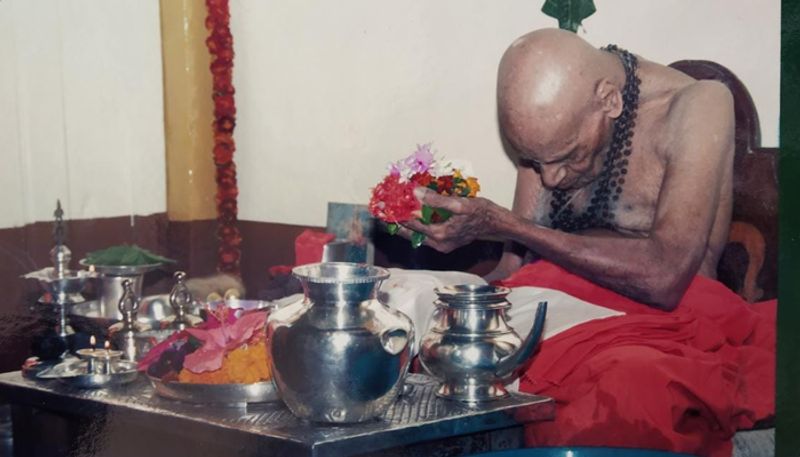 ಸಮಾಜ ಪರಿಶುದ್ಧವಾಗಬೇಕೆಂದರೆ ಜನನಾಯಕರು ನೀತಿವಂತರಾಬೇಕು.