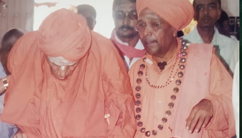 ಶಿಕ್ಷಣ ವ್ಯಾಪಾರವಲ್ಲ, ಅದು ದಾಸೋಹದ ರೀತಿಯಲ್ಲಿ ಪಸರಿಸಬೇಕು. ಉತ್ತಮ ಸಮಾಜಕ್ಕಾಗಿ ಜ್ಞಾನದ ಬೀಜ ಬಿತ್ತಬೇಕು. ಬೆವರು ಸುರಿಸದೇ, ಯಾವುದಾದರೂ ಒಂದು ರೀತಿಯ ಕಾಯಕ ಮಾಡದೆ ಫಲ ಅನುಭವಿಸಲು ಯಾರಿಗೂ ಹಕ್ಕಿಲ್ಲ.