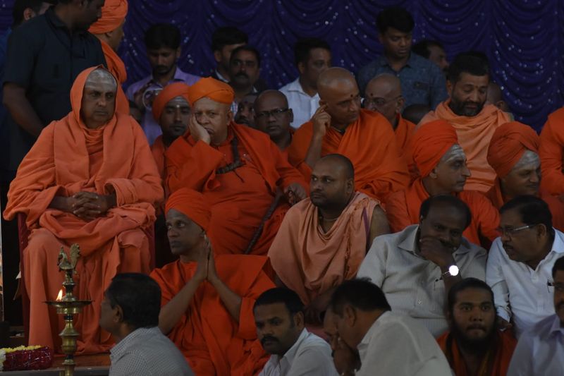 Photo Gallery of tribute to Siddaganga Shivakumara Swamiji