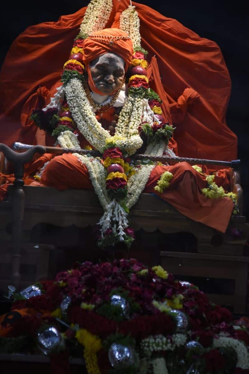 Photo Gallery of tribute to Siddaganga Shivakumara Swamiji