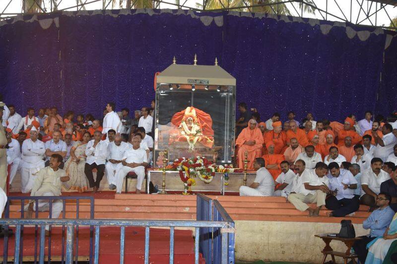 Photo Gallery of tribute to Siddaganga Shivakumara Swamiji