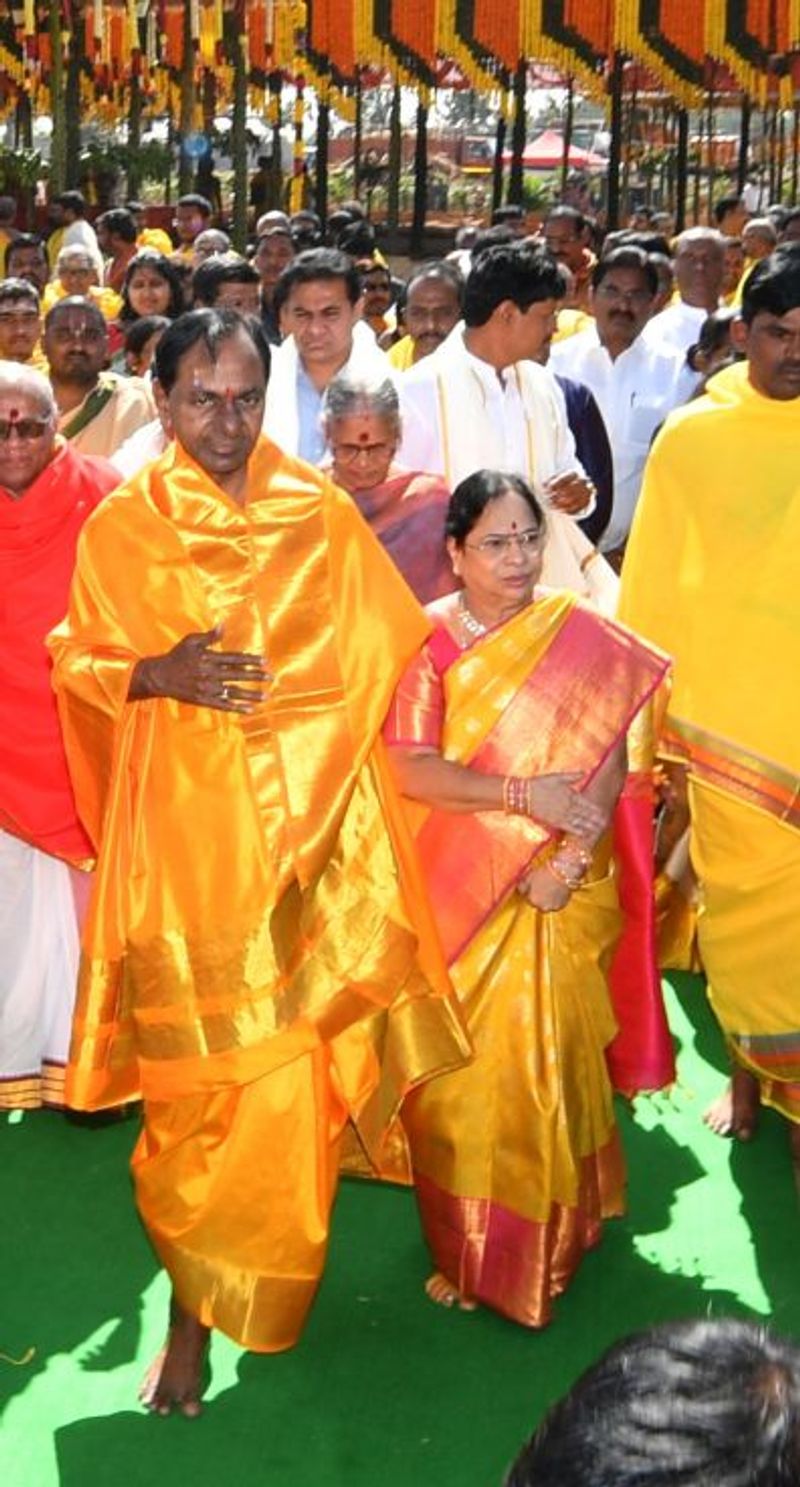political leader in kcrs sahasra chandi yagam