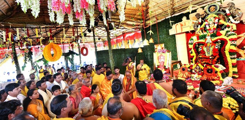 political leader in kcrs sahasra chandi yagam
