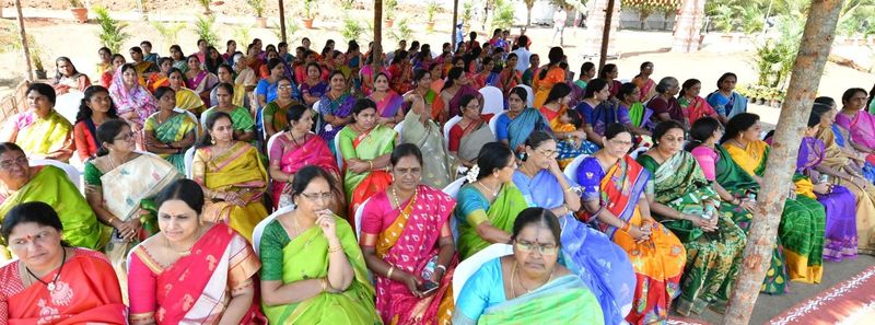 political leader in kcrs sahasra chandi yagam
