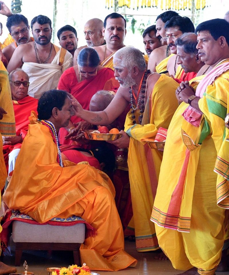 political leader in kcrs sahasra chandi yagam