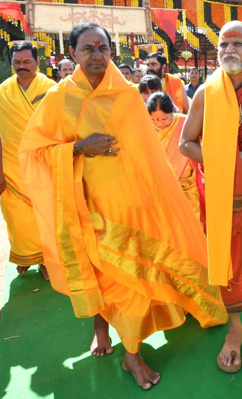 political leader in kcrs sahasra chandi yagam