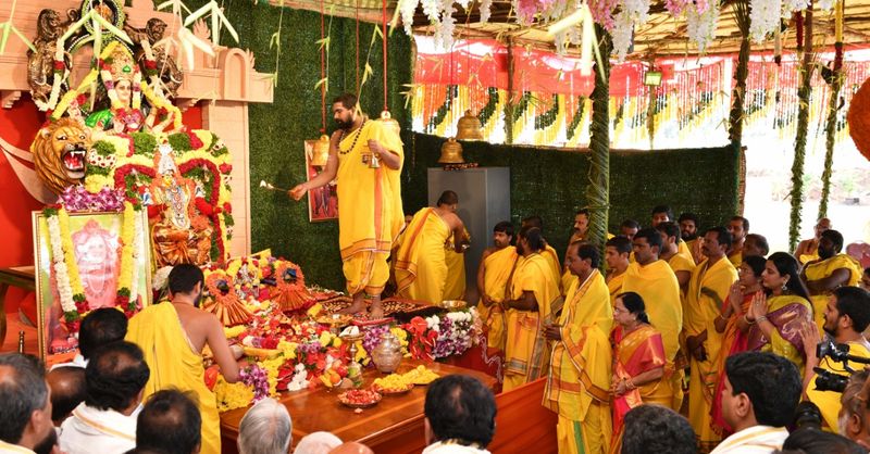 political leader in kcrs sahasra chandi yagam