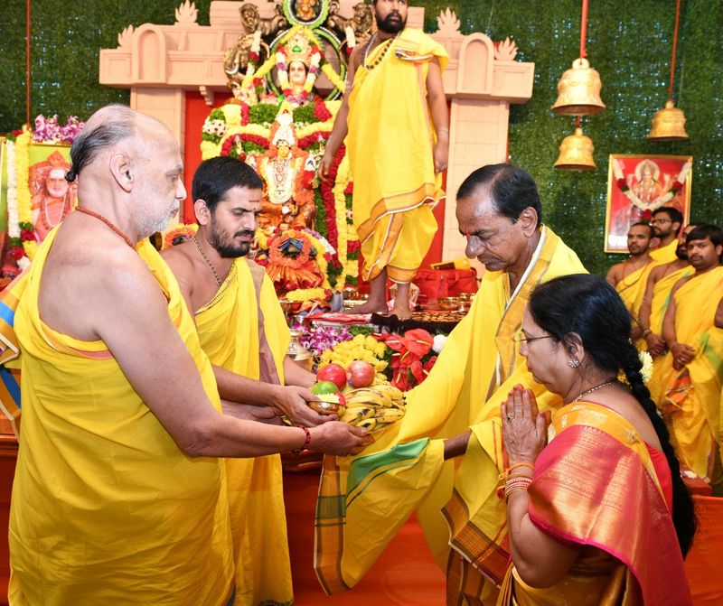 political leader in kcrs sahasra chandi yagam