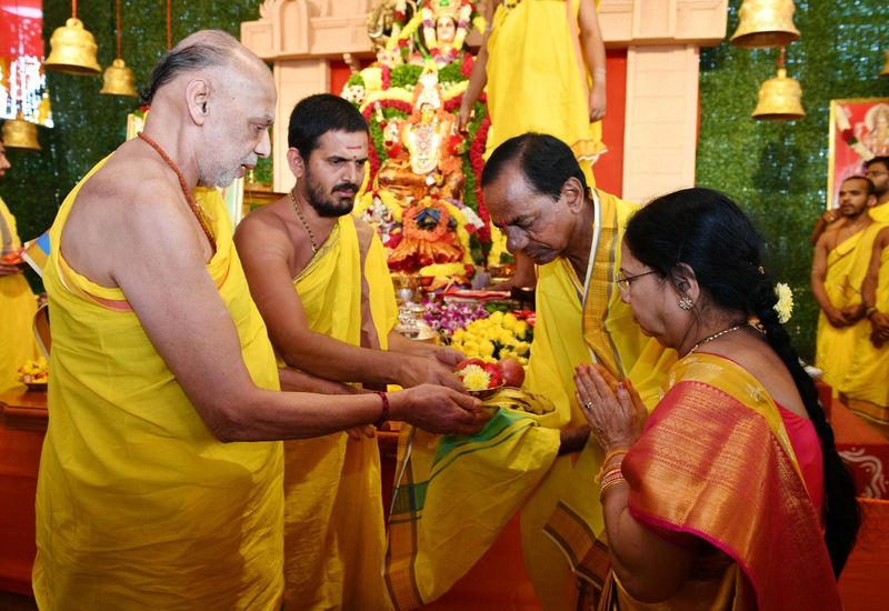 political leader in kcrs sahasra chandi yagam