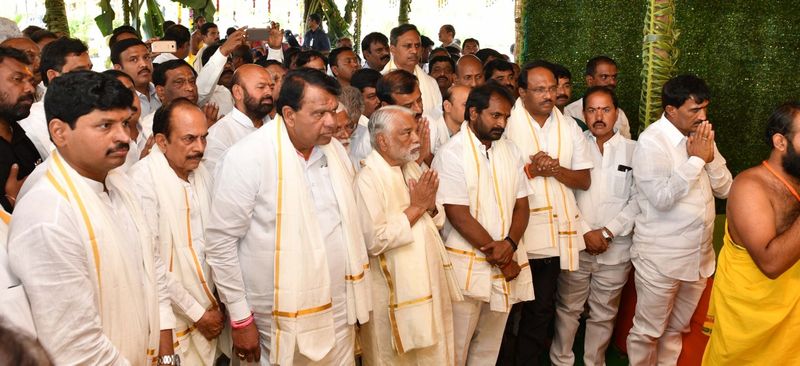 political leader in kcrs sahasra chandi yagam