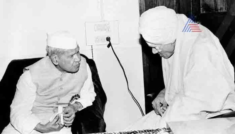 ನಿಷ್ಕಾಮ ಯೋಗಿ ಸಿದ್ಧಗಂಗಾ ಶ್ರೀಗಳ ಜೊತೆ ಮಾಜಿ ರಾಷ್ಟ್ರಪತಿ ಶಂಕರ್ ದಯಾಳ್ ಶರ್ಮಾ