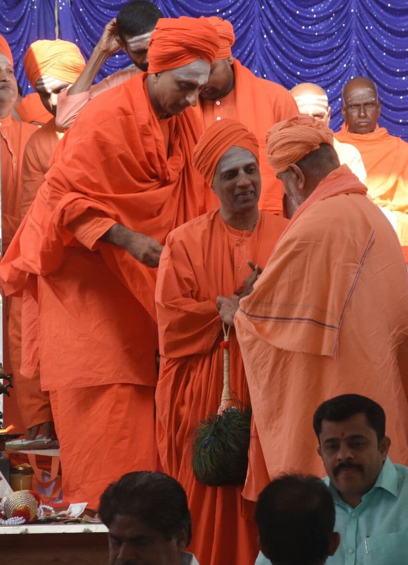 ಸಂತನಿಗೆ ನಾಡಿನ ಸಂತ ಪರಂಪರೆಯಿಂದ ವಂದನೆ.