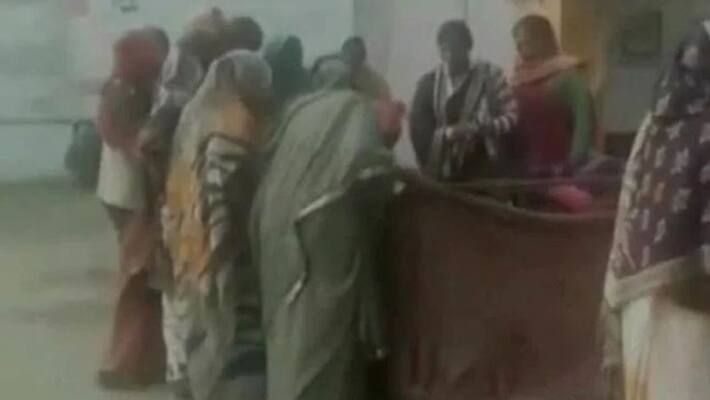 Woman Gives Birth On The Roadside Woman Gives Birth On The Roadside