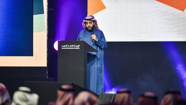 Saudi Arabia to issue licenses for live shows in cafes Saudi Arabia to issue licenses for live shows in cafes