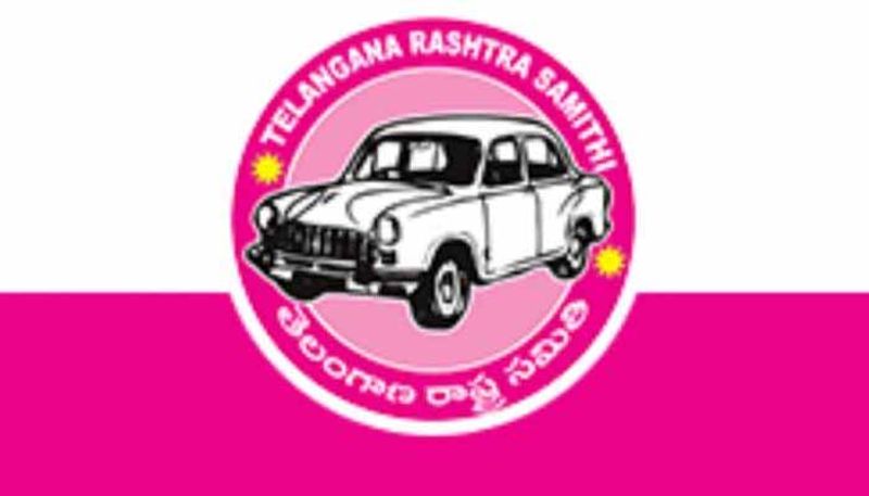 ఎమ్మెల్యే కోటాలో ఎమ్మెల్సీగా ఎవరి పేరునుకేసీఆర్ నామినేట్ చేస్తారనే విషయమై ప్రస్తుతం టీఆర్ఎస్ వర్గాల్లో ఆసక్తి నెలకొంది.ఎమ్మెల్యే కోటా కింద ఎమ్మెల్సీ పదవి ఎవరికి దక్కితే వారికి కేబినెట్లో చోటు దక్కే అవకాశం ఉంటుందనే చర్చ కూడ టీఆర్ఎస్ వర్గాల్లో ఉంది.
