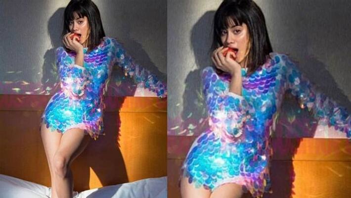 Janhvi Kapoor gets trolled for her dress Janhvi Kapoor gets trolled for her dress