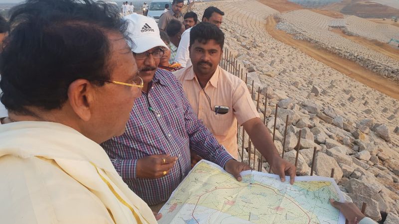 కొండపోచమ్మ రిజర్వాయర్ పనులను పరిశీలించిన పోచారం