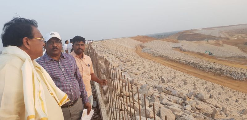 కొండపోచమ్మ రిజర్వాయర్ పనులను పరిశీలించిన పోచారం