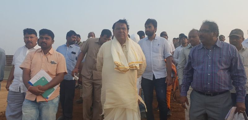 కొండపోచమ్మ రిజర్వాయర్ పనులను పరిశీలించిన పోచారం